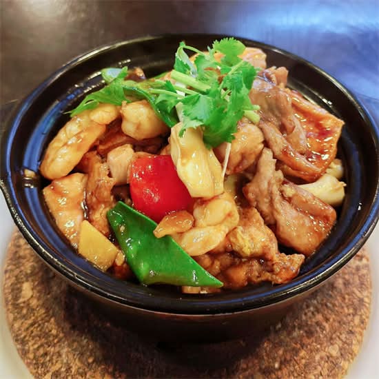Eight Treasures Tofu Hot Pot 八珍豆腐煲